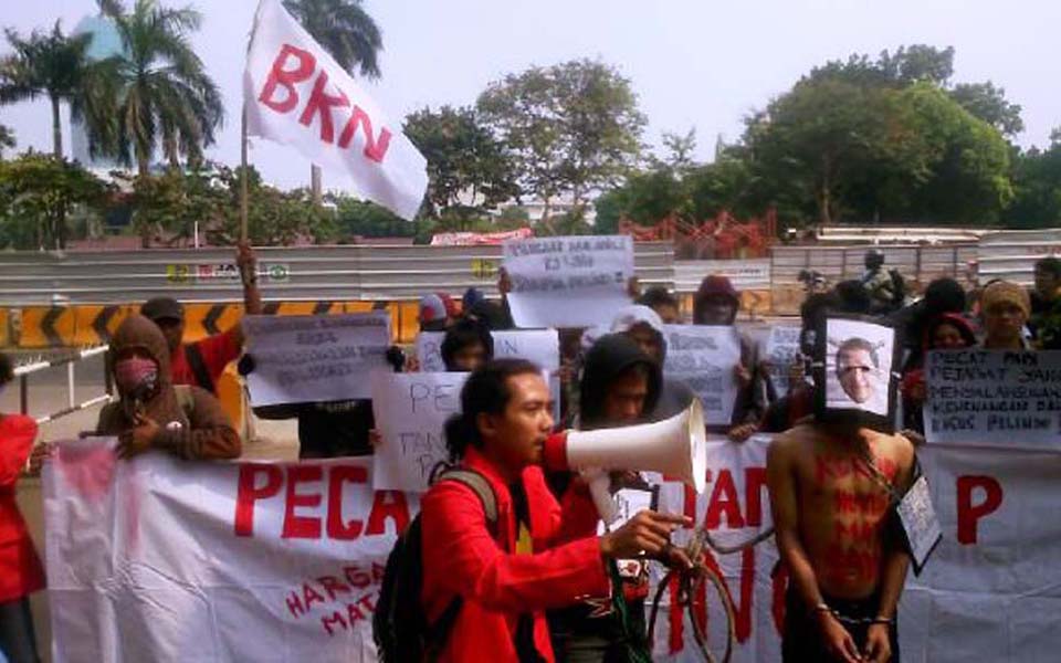 Anti-corruption protest in front of National Police headquarters (RMOL)