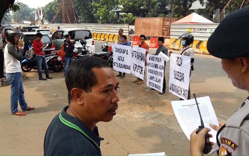 Anti-corruption rally in front of National Police headquarters (RMOL)