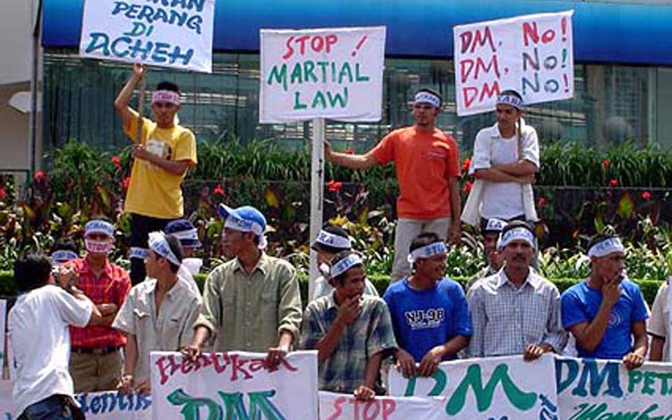 IKARA demonstration in support of peace negotiations in Helsini (Dadang Tri)