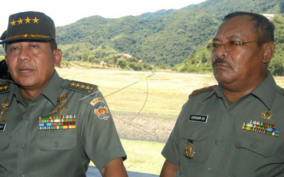 Iskandar Muda commander Major General Supiadin AS pictured right (Antara)