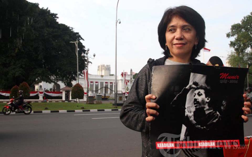 Munir's widow Suciwati at Thursday action in front of State Palace (Tribune)