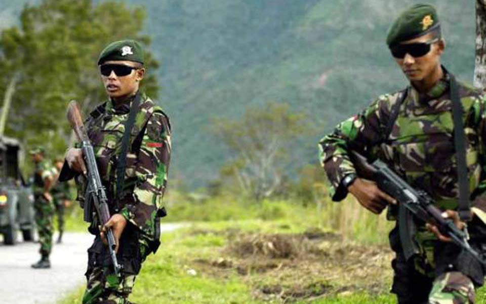 TNI infantry troops on patrol in Aceh (bpn16)