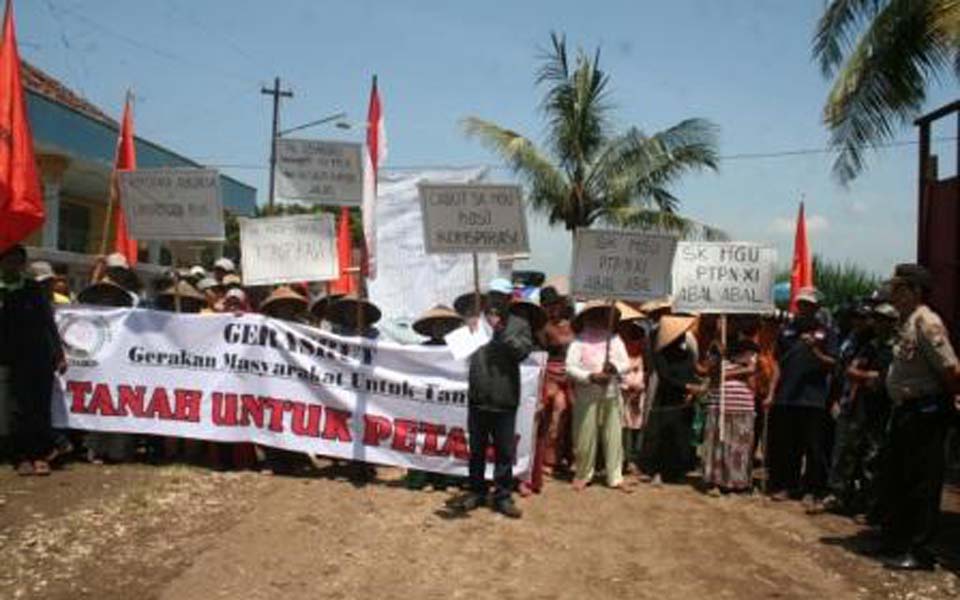 Farmers protest against PT Perkebunan Nusantara (Gempur)