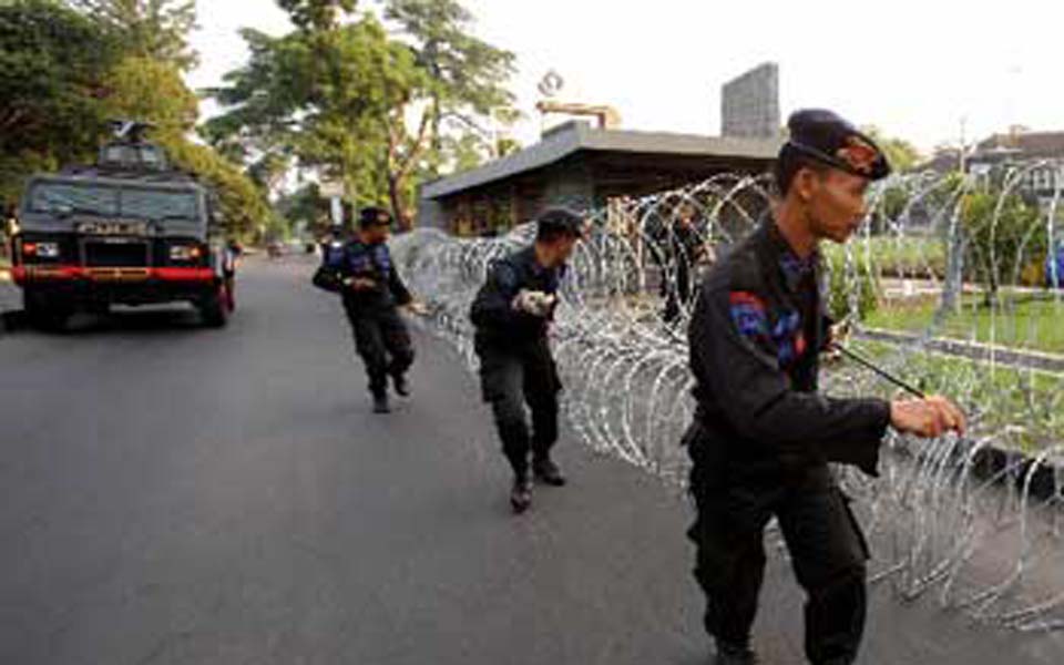 Preparations in Bogor for visit by US President George W Bush - November 20, 2006 (people)