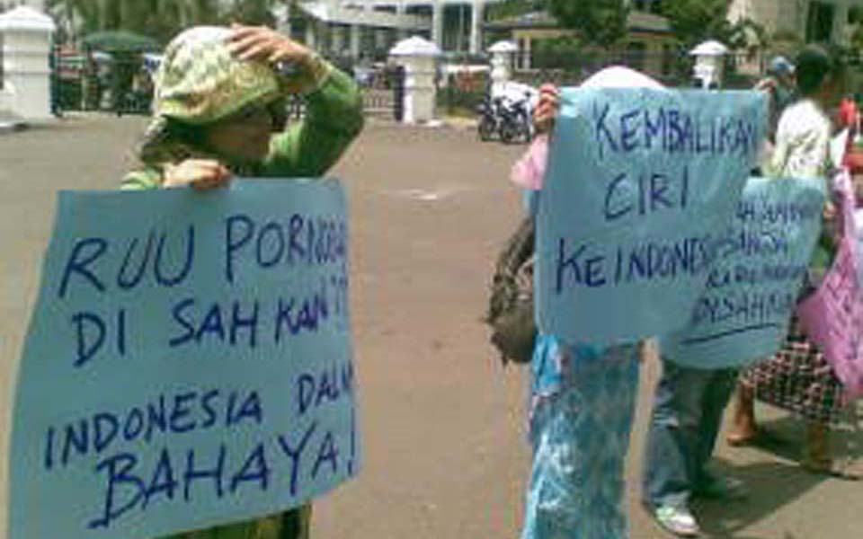 Protest against Draft Anti-Pornography Law in Bandung (Detik)