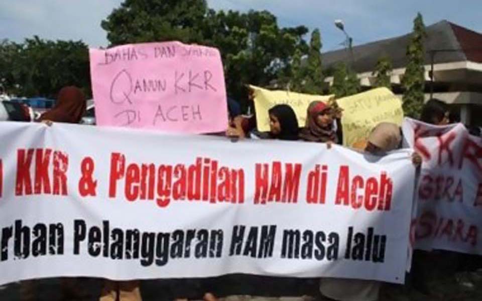 Protest calling for establishment of KKR and human rights court in Aceh (Sinar Keadilan)