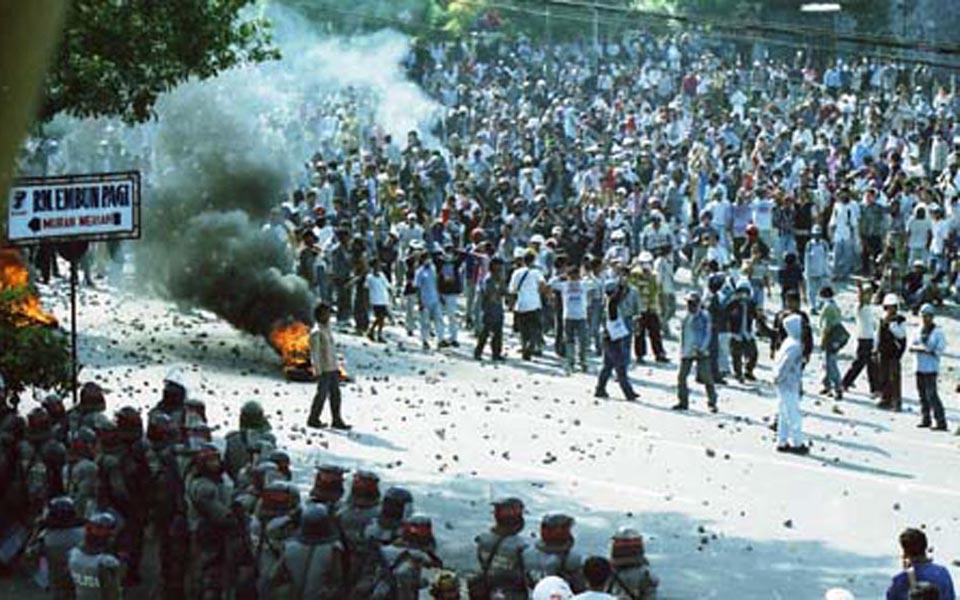 Trisakti university campus 1998 (kisah)