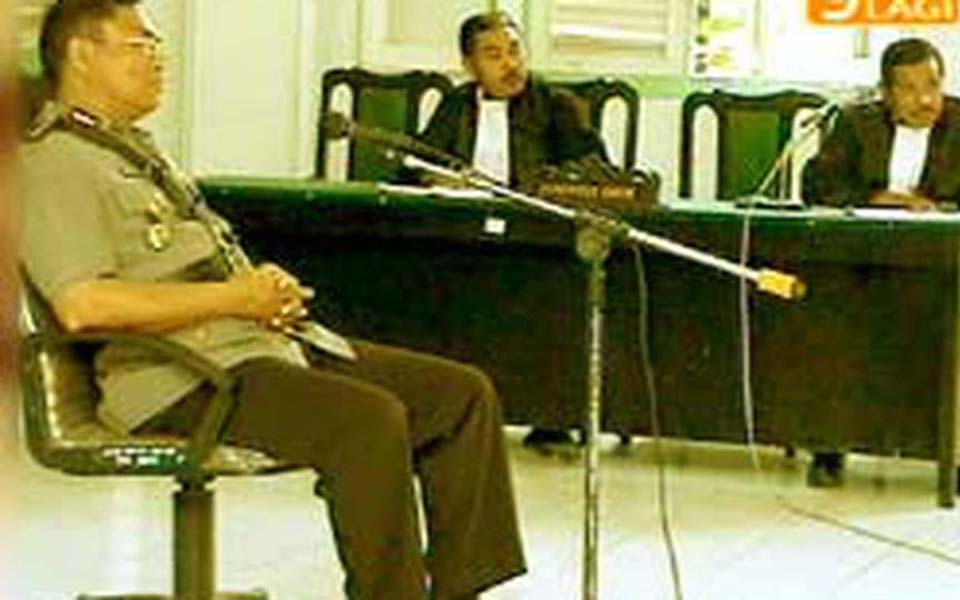 Witness gives testimony during trial of Abepura riot defendants (Liputan 6)