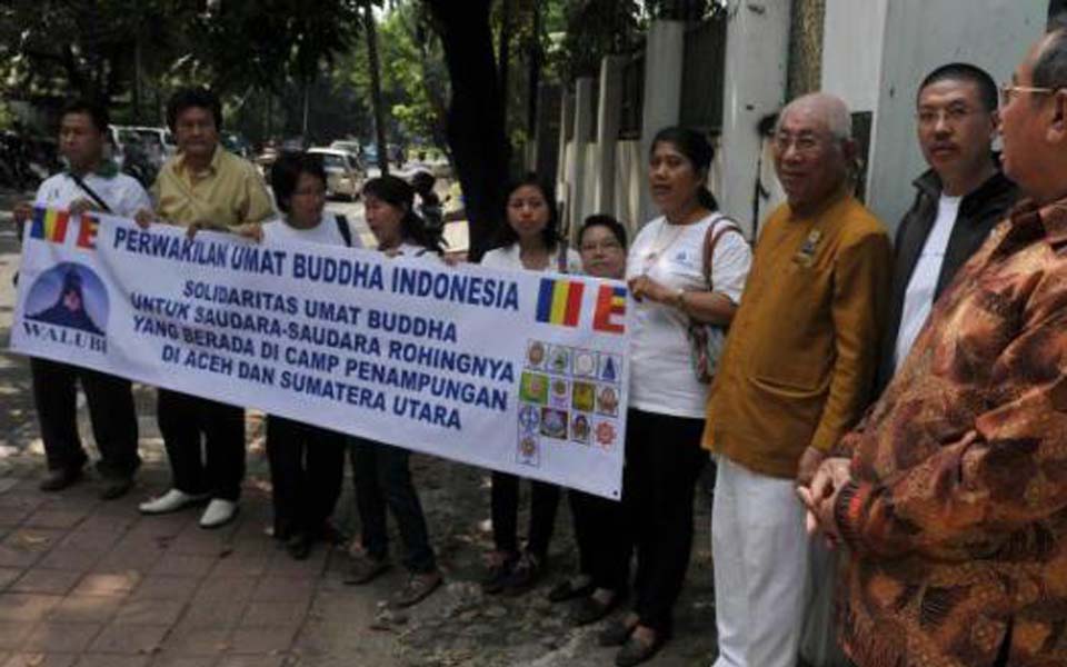 Buddhists hold protest outside Burmese Embassy in Jakarta (Liputan 6)