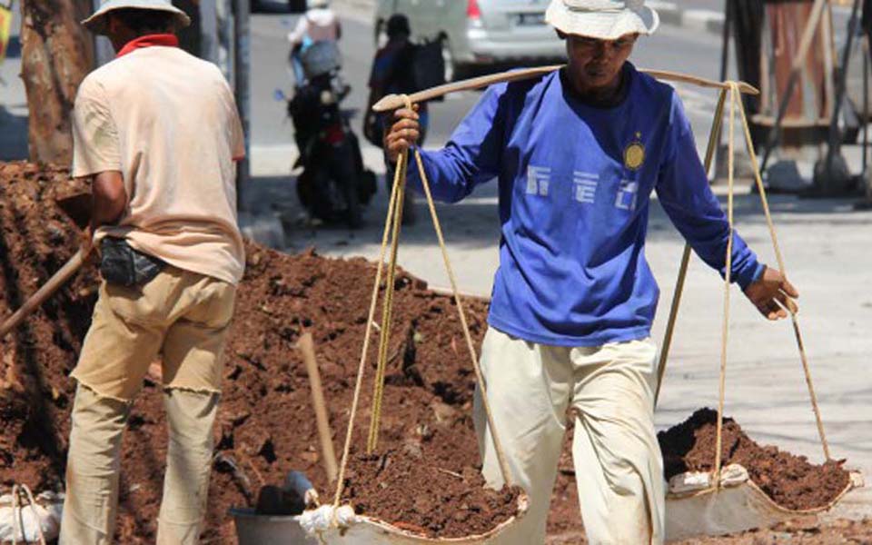 Construction workers can't afford to fast during Ramadan