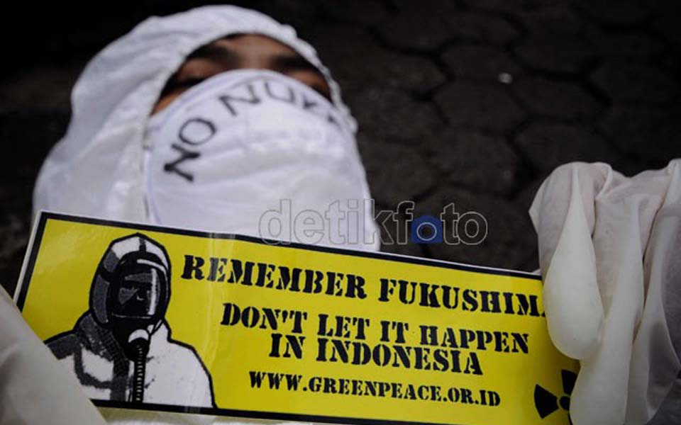 Greenpeace activists protests against Muria nuclear power plant (Detik)