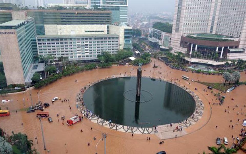 Hotel Indonesia traffic circle in Central Jakarta (Merdeka)