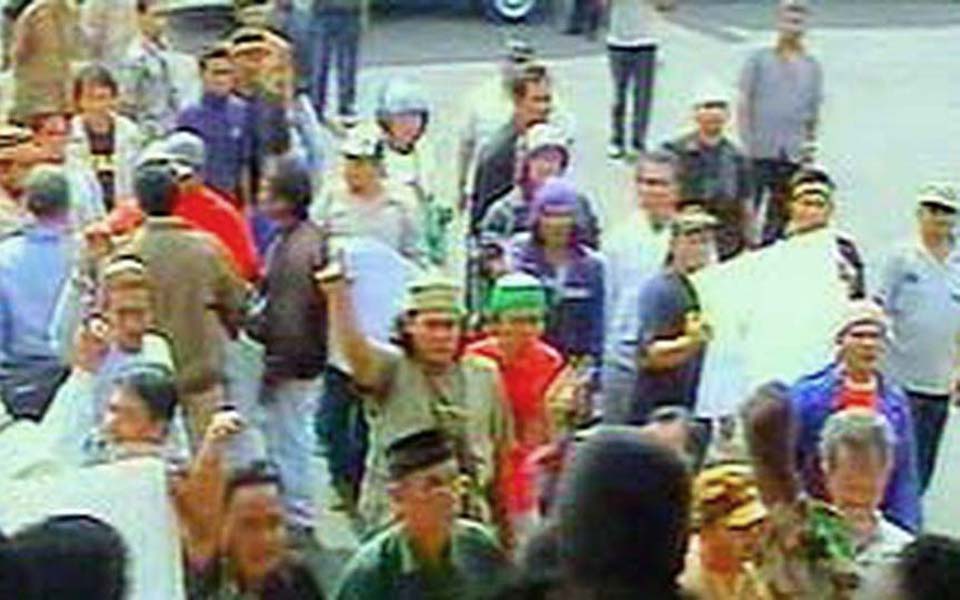 Islamic groups protest Papernas Congress (Liputan 6)