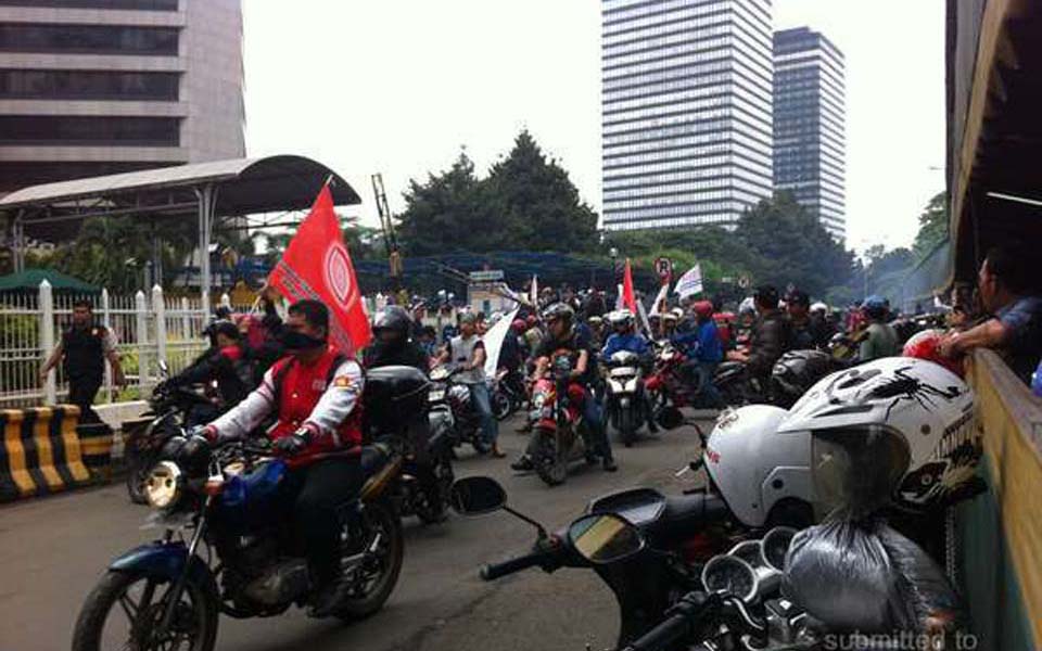 Protest action in front of BNI building in Jakarta (Detik)