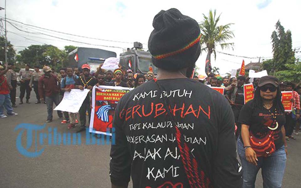 Protest in front of US Consulate General in Denpasar (Tribune)