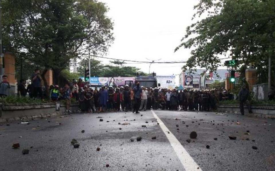 Protesters in Yogyakarta clash with police (Tribune)
