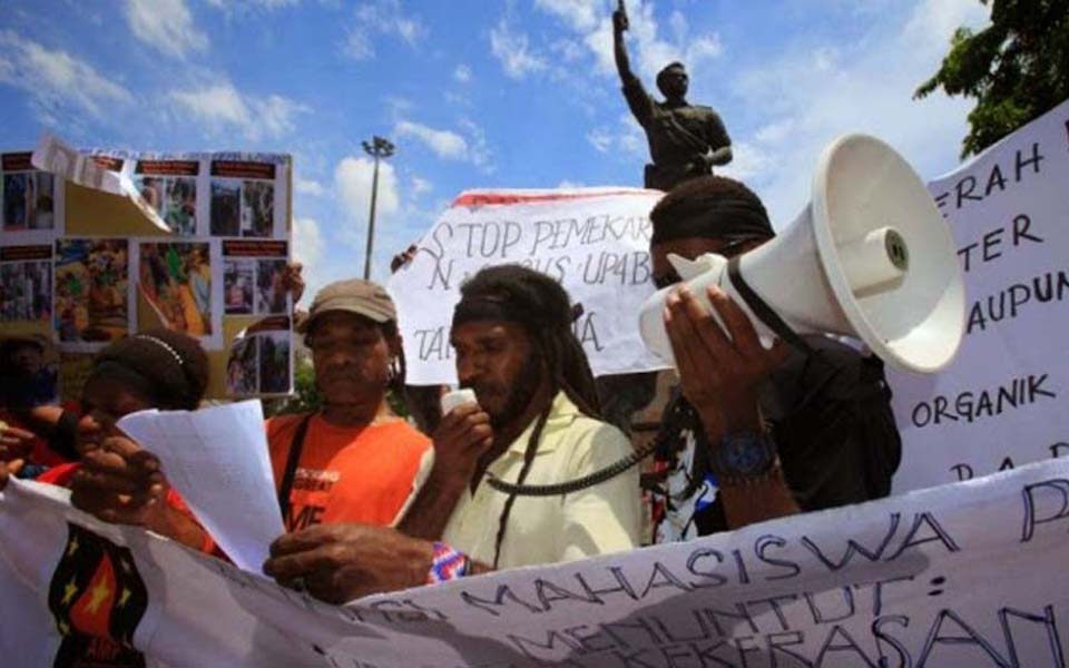 Student protest outside Komnas HAM office in Papua (Radio Dogiyai)