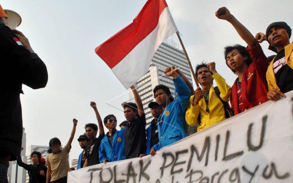 Students protest against 2009 elections (Antara)