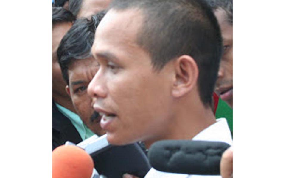 Thamrin Ananda speaks to reporters (thamrinananda)