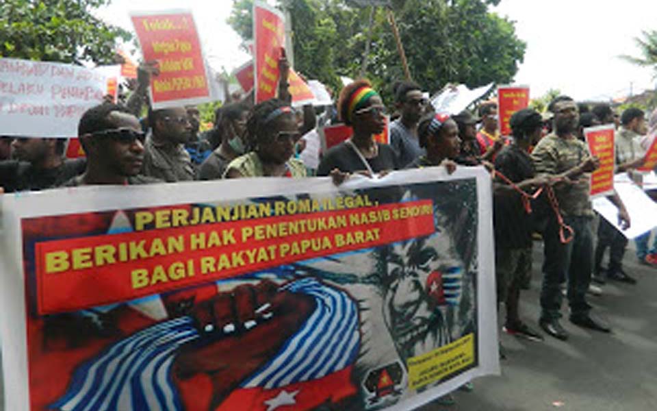 West Papuan protest in front of US Consulate General in Denpasar (AMP)