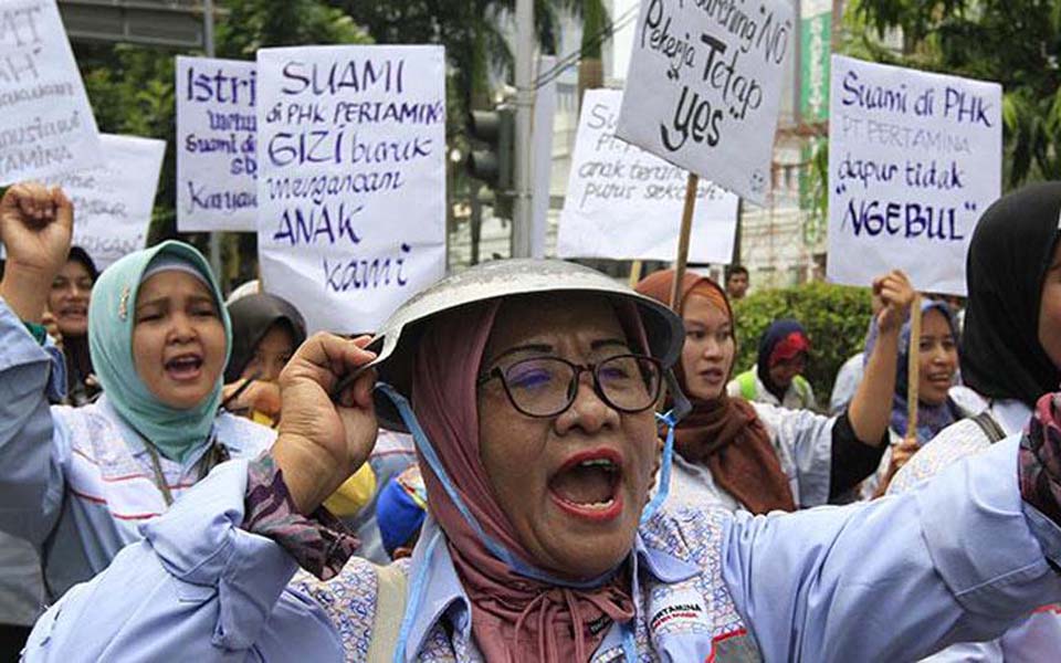 Women protest in front of the State Palace (Tempo)