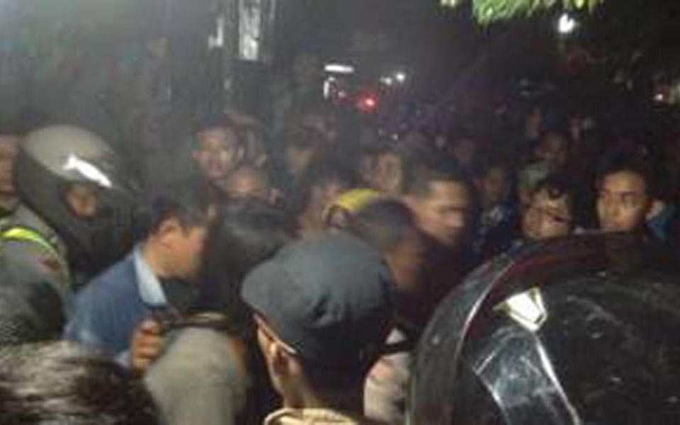 Anti-communist thugs break up discussion in Yogyakarta (BBC)