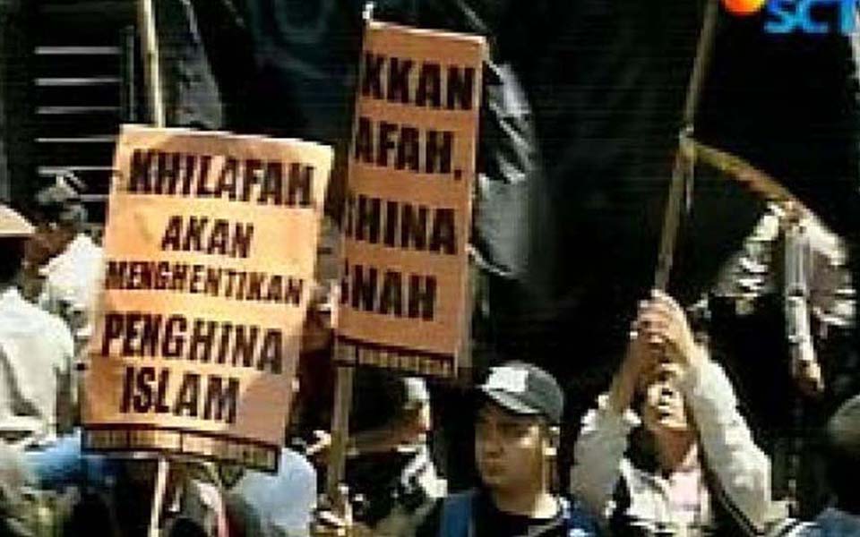 HTI protesting the film Fitna at Dutch Embassy - April 1, 2008 (Liputan 6)
