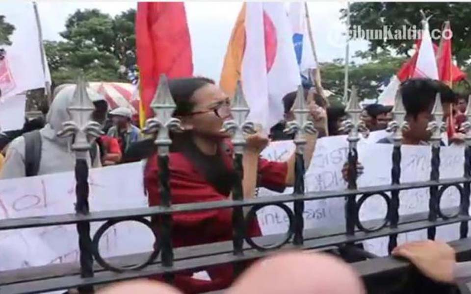 Labour demonstration in East Kalimantan (tribunnews)