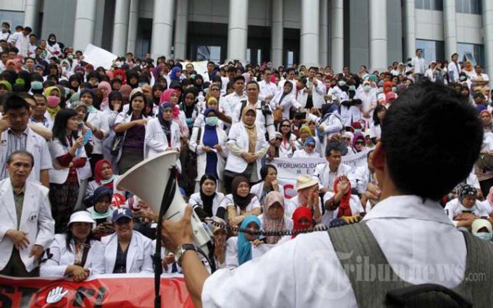 LBH Kesehatan protest action (Tribune)