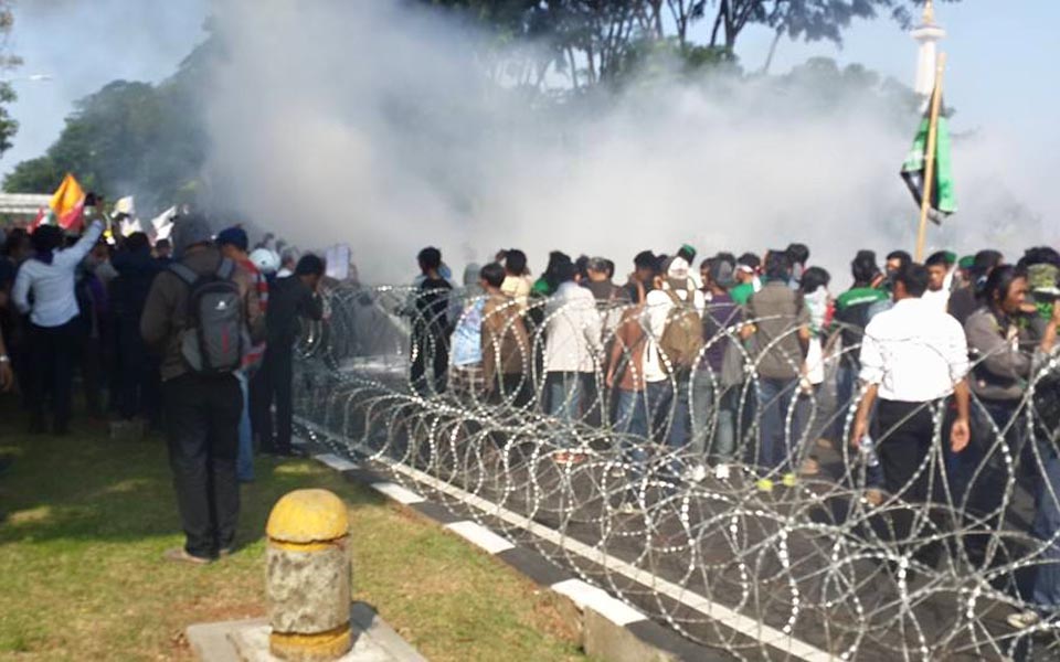 Protest action at National Monument (VOA)