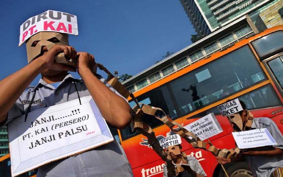Protest action by workers in Jakarta (republika)