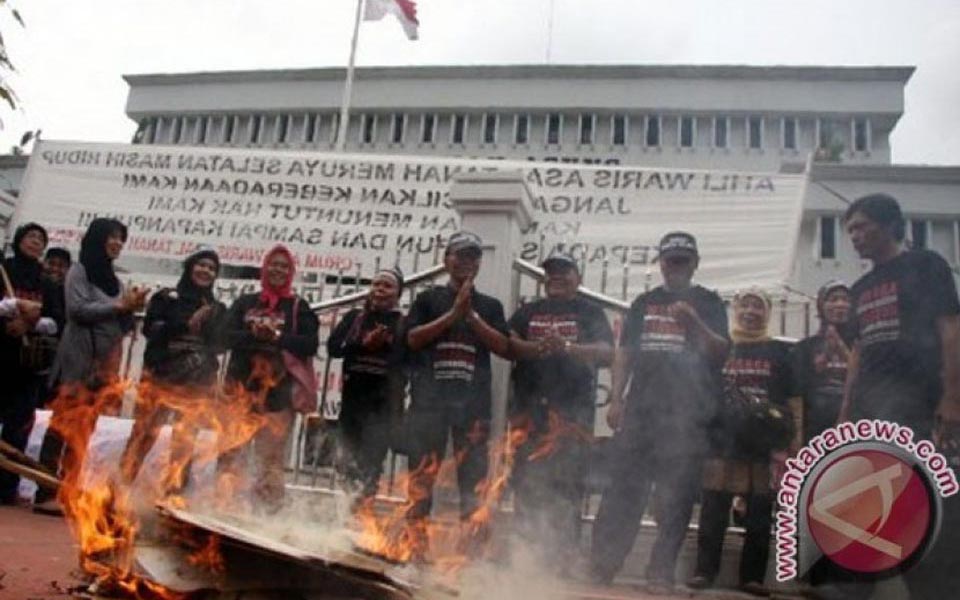 Protest action in front of Supreme Court in Jakarta (Antara)