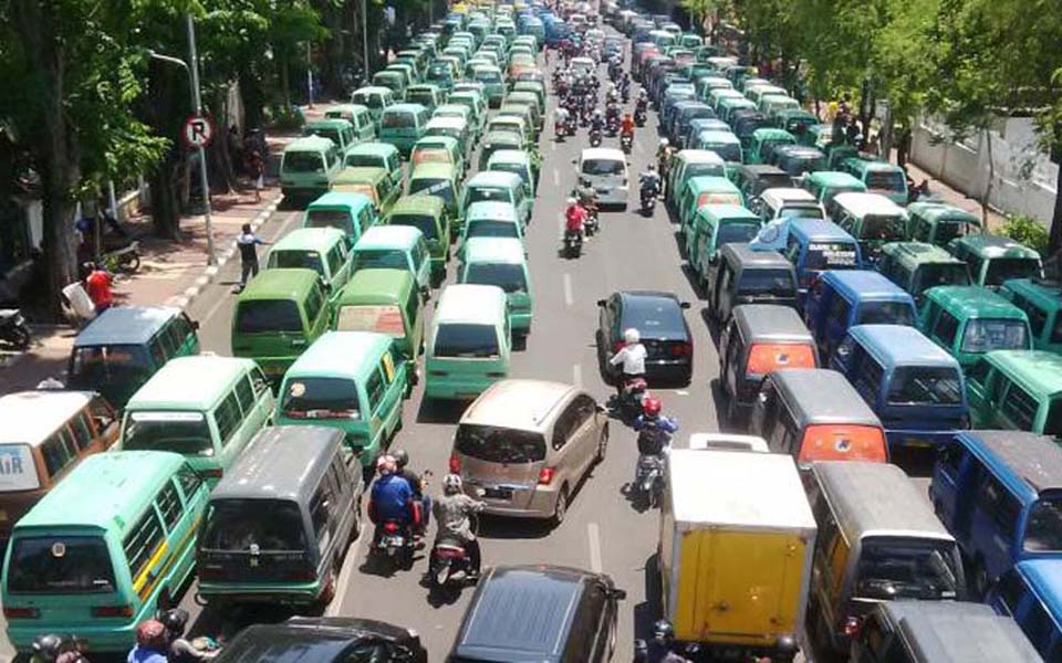 Public transport driver protest (Kompas)