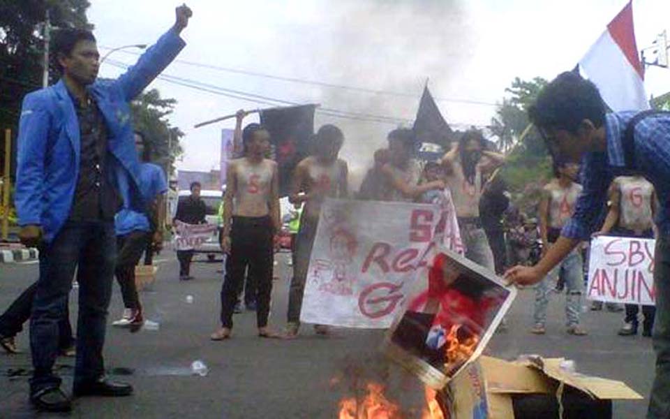 Student protest against SBY visit to Yogyakarta (kompas)