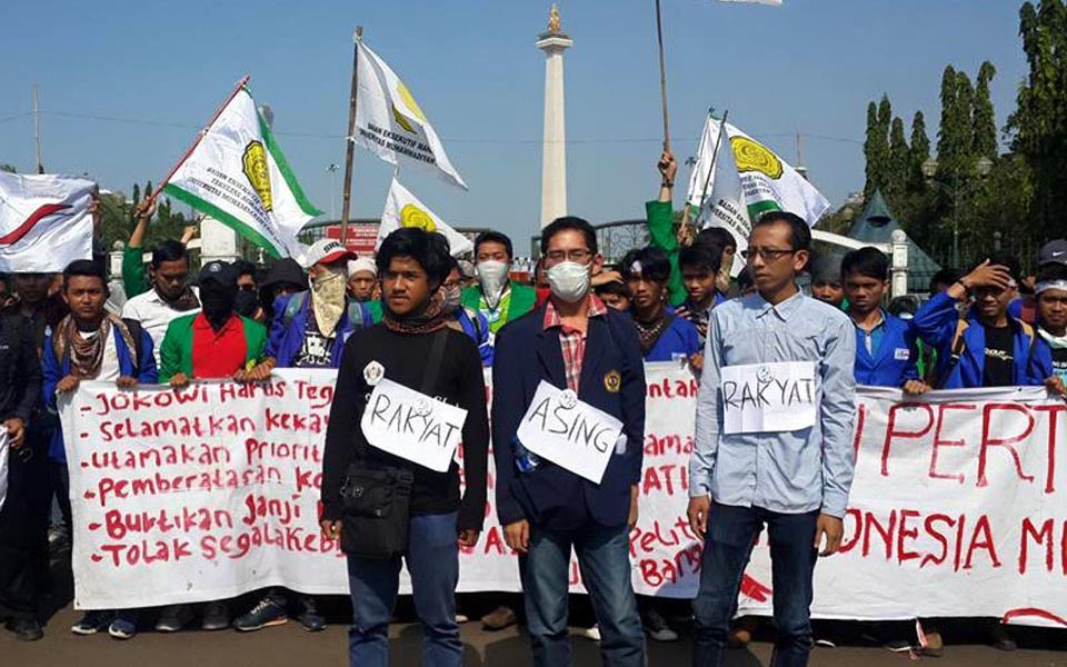 Student protest at National Monument in Jakarta (VOA)