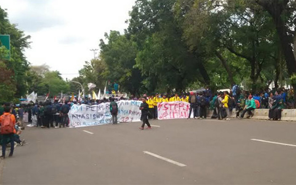 Students hold rally on Jl. Medan Merdeka Barat in Jakarta (RMOL)