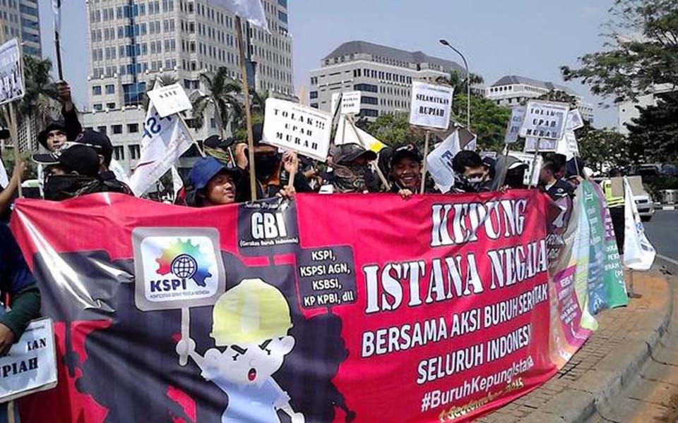 Trade union rally in front of Horse Statue in Jakarta (Warta Kota)