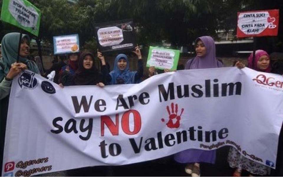 Muslim protesters in Yogyakarta reject Valentines Day (Republika)