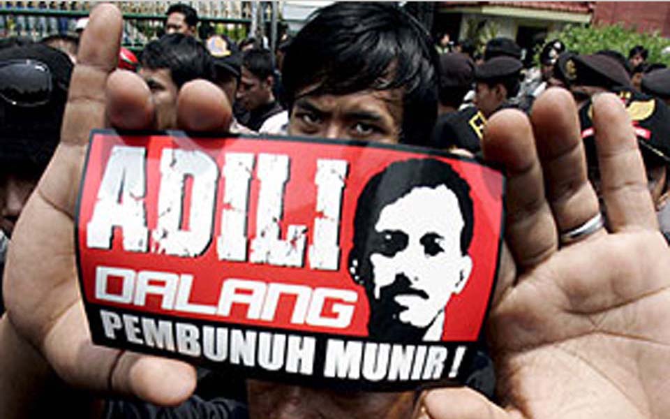 Paper reads 'Try the Mastermind of Munir's Murder' (Jelasmi)