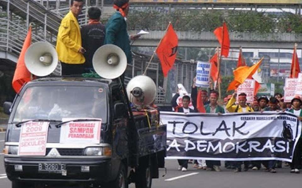 Protesters rally against the 'Festival of Democracy' (Amin-Yusuf)