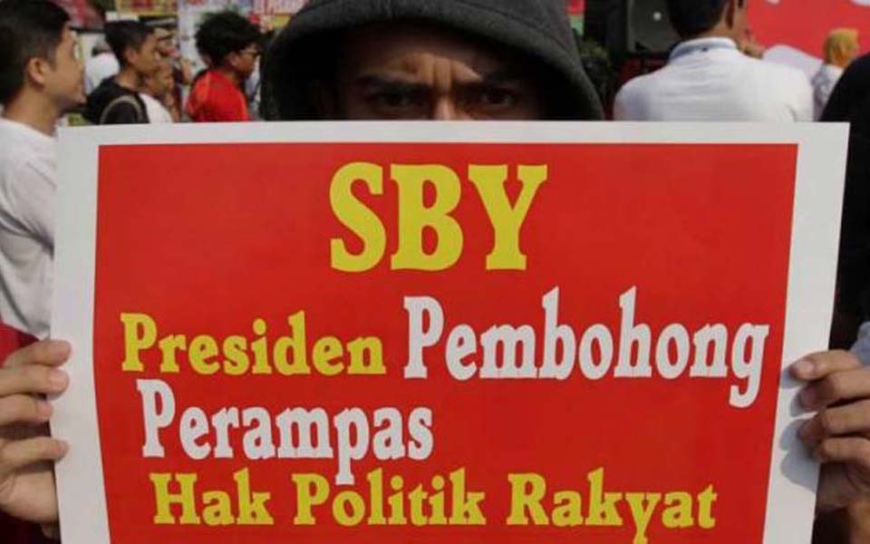 Placard reads 'SBY the Liar and Stealer of People's Political Rights' (Kompas)