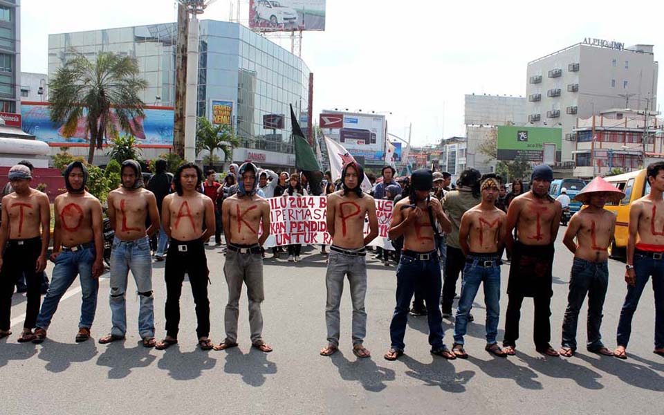 Student protest rejecting the election (Medan Daily)