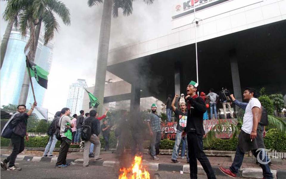 Students hold protest action at KPK building in Jakarta (Tribune)