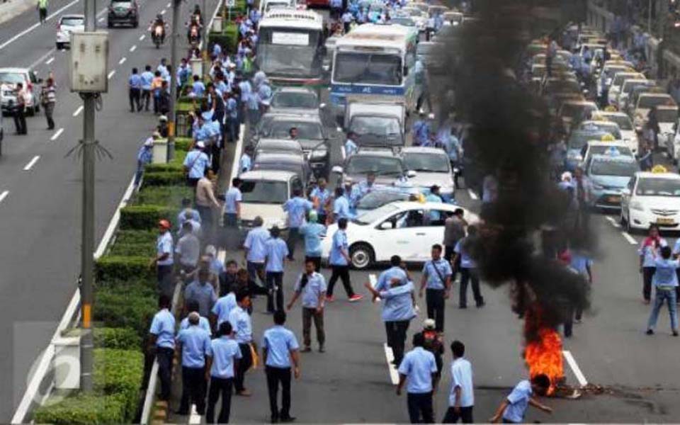 Traffic congestion caused by protest action (Liputan 6)