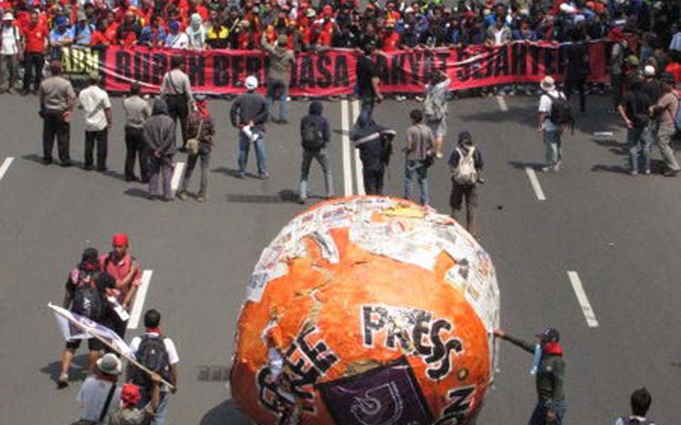 Workers commemorate May Day in Jakarta - May 1, 2009 (Arifuddinali)