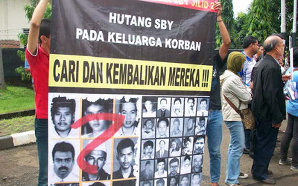Activists visit Kopassus headquarters in Jakarta - February 19, 2010 (Kontras)