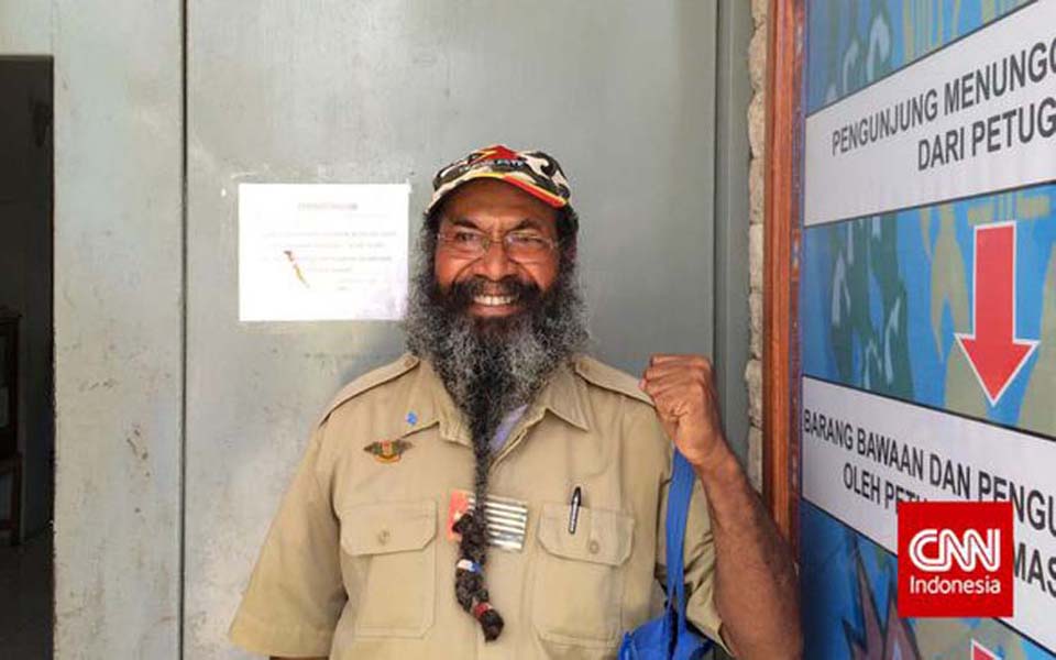 Papuan independence activist Filep Karma at Abepura prison (CNN)