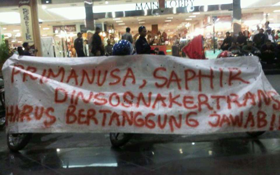 SPK-PPBI rally at Sapphir Square Mall in Yogyakarta - October 10, 2010 (PPBI)