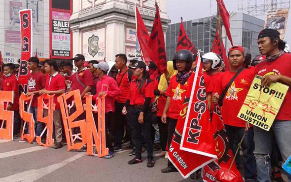 Workers commemorate May Day in Medan (Pelita Batak)