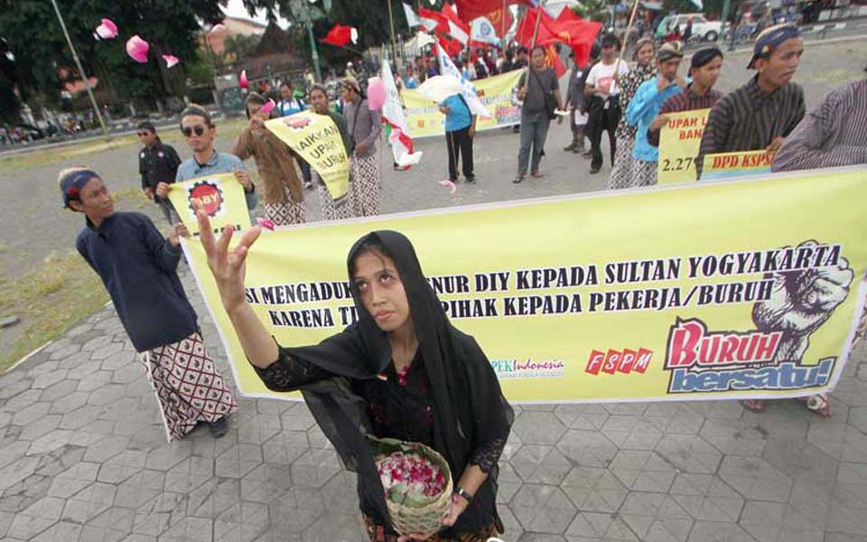 Workers hold rally in main city square in Yogyakarta (Radar Jogja)